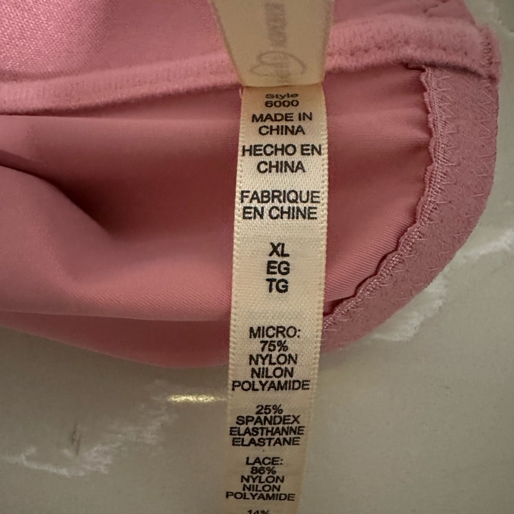(3) Rhonda shear sport bras
